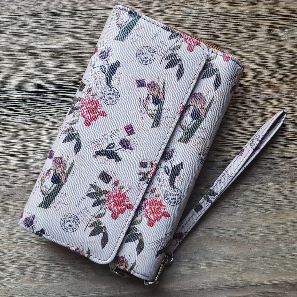 Wristlet wallet